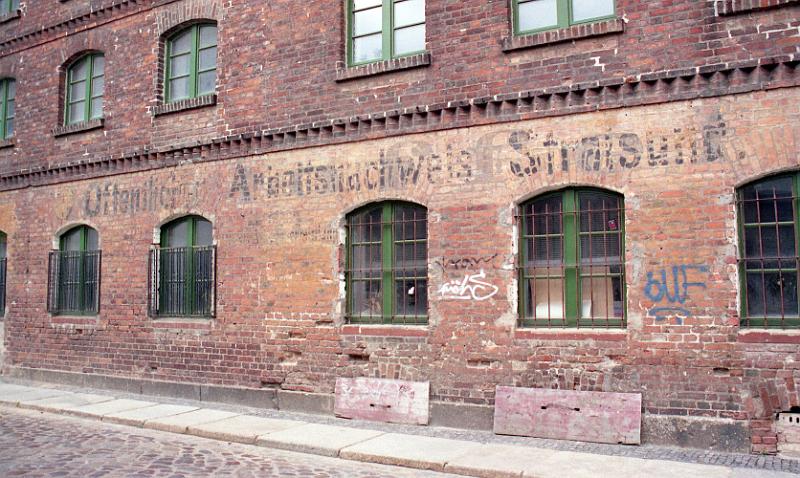 Stralsund, Katharinenberg 34, 30.9.1998.jpg - Öffentlicher Arbeitsnachweis Stralsund
